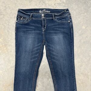 Wallflower Y2K Dark Wash Women’s Capris Denim Size 17